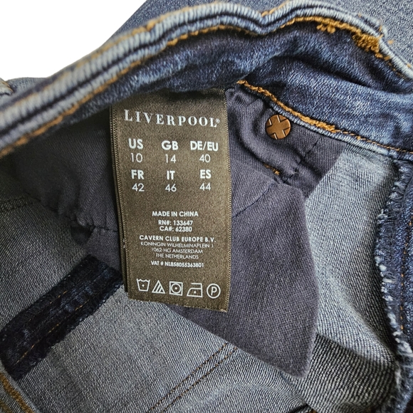 Nwot Liverpool Los Angeles Midrise The Crop Flare Dark wash Raw hem Jeans - Picture 13 of 17